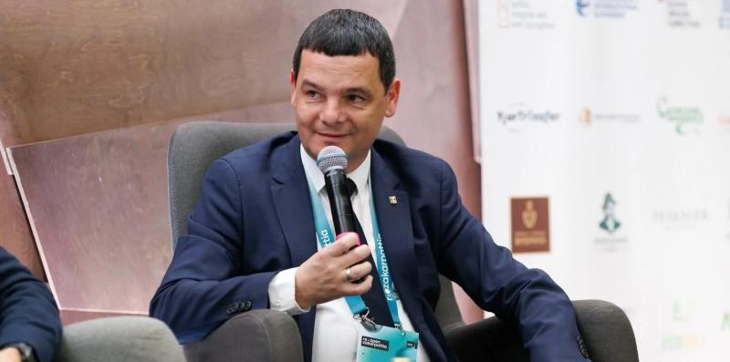 Роман Сарай